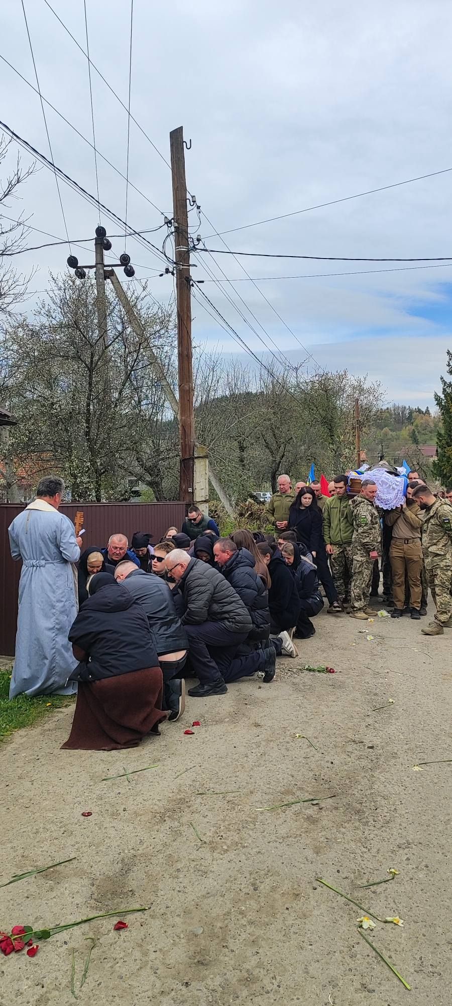 На Косівщині попрощались із загиблим Героєм Назаром Полюка 6