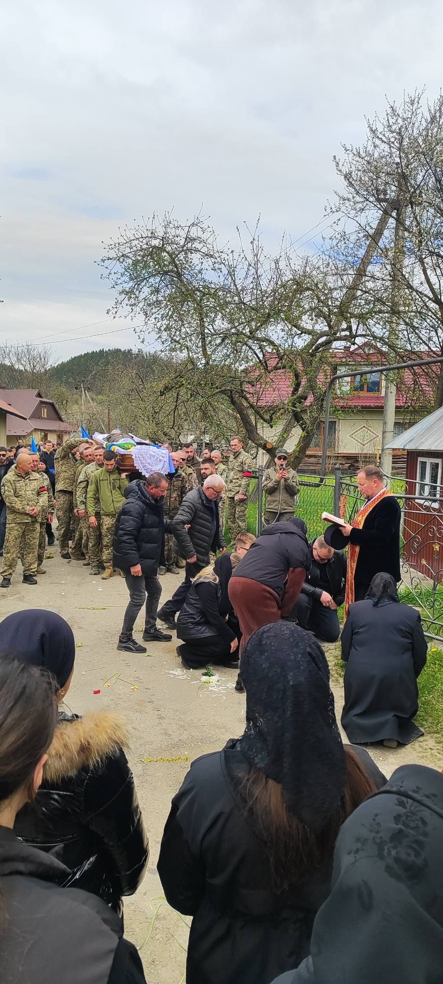 На Косівщині попрощались із загиблим Героєм Назаром Полюка 7