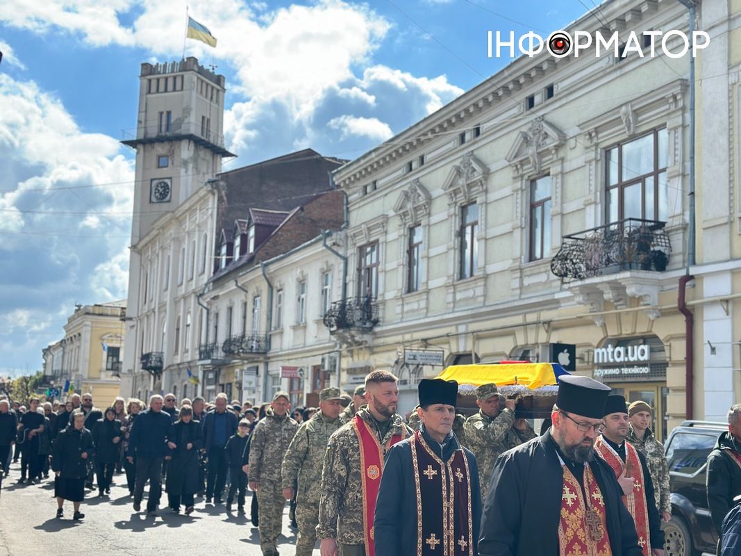 На вічний спочинок у Коломиї провели Героя Ярослава Гавригу 19