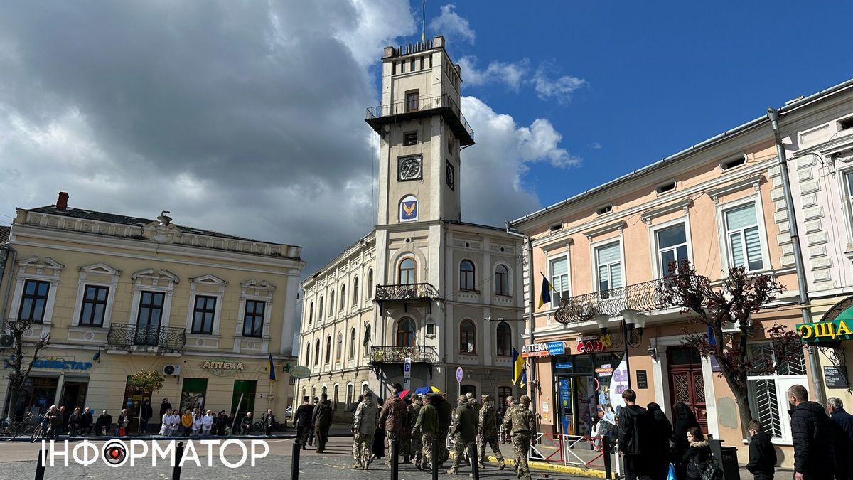 На вічний спочинок у Коломиї провели Героя Ярослава Гавригу 17
