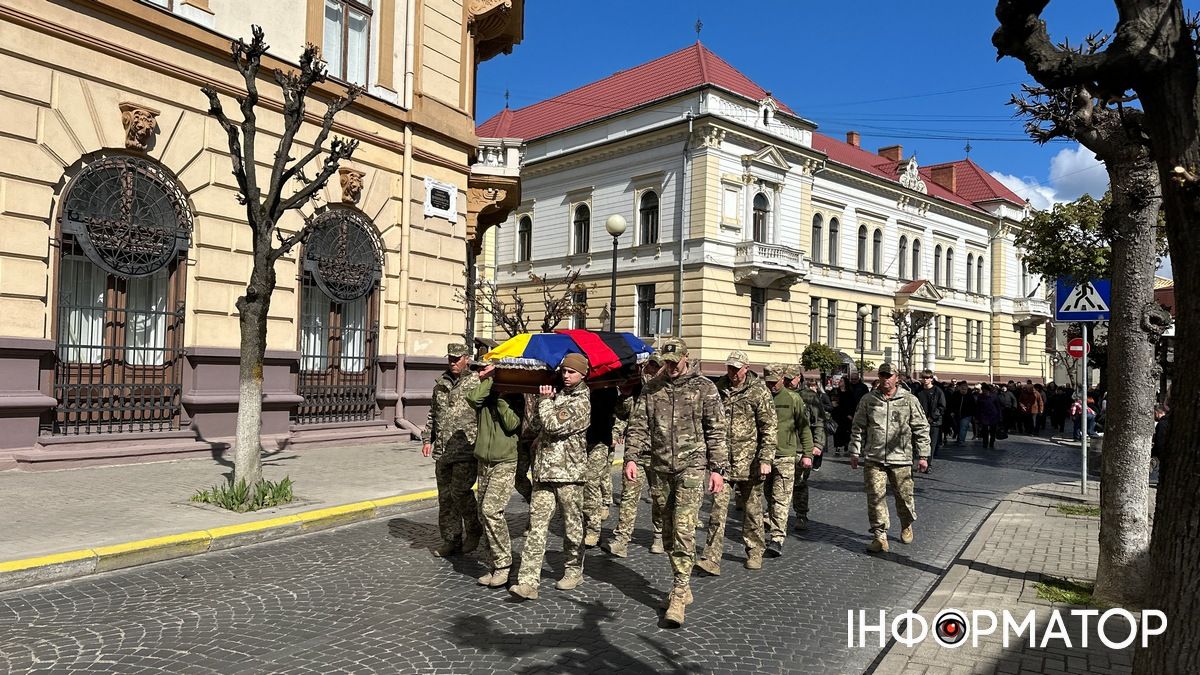 На вічний спочинок у Коломиї провели Героя Ярослава Гавригу 6