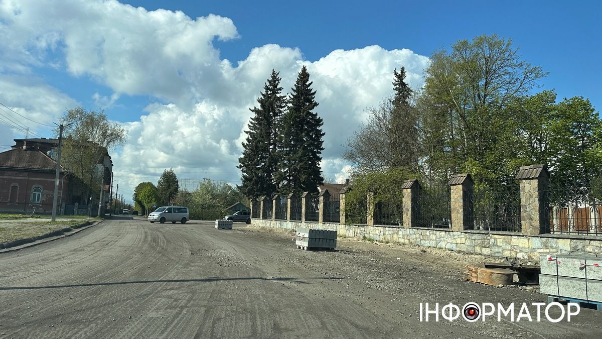 Біля єпархії УГКЦ у Коломиї проводять дорожні роботи 2