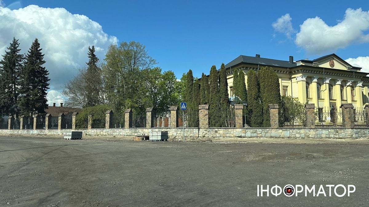 Біля єпархії УГКЦ у Коломиї розпочали дорожні роботи