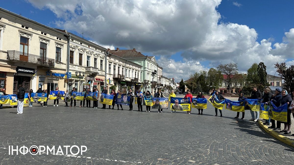 У Коломиї вийшли на акцію-нагадування про зниклих безвісти і полонених 3