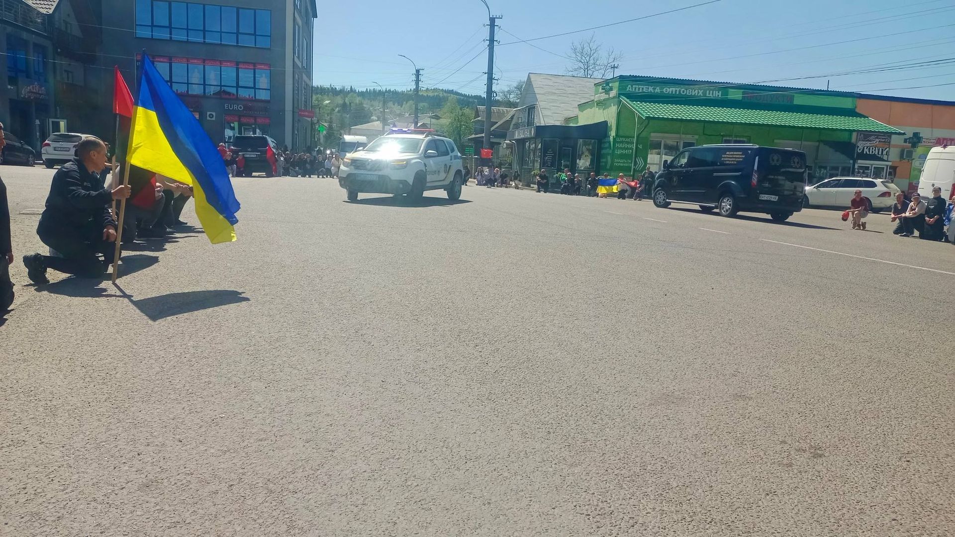 У Делятині "на щиті" зустріли полеглого захисника Кирила Чередниченко 3