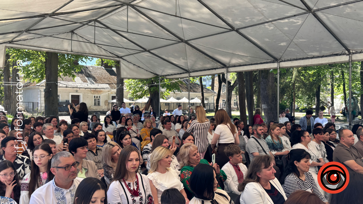 Захід, на якому відзначили прикарпаток, які отримали звання «Мати-героїня». Фото: Інформатор Івано-Франківськ