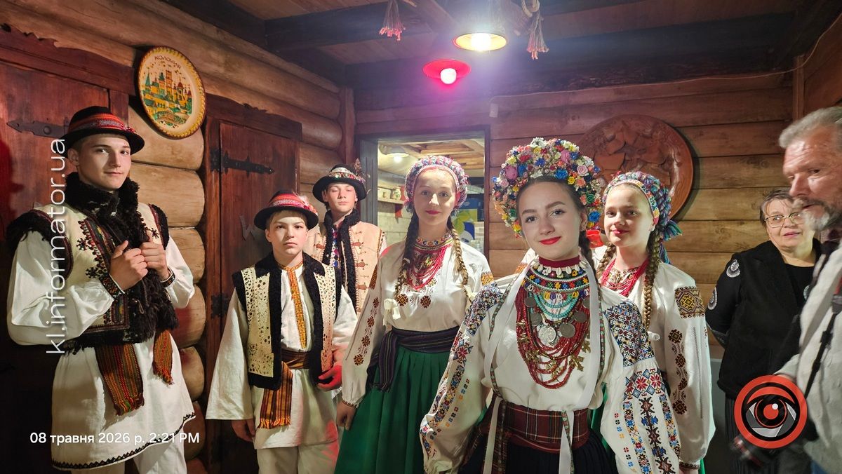Весільні традиції Саджавки, Іванівців та Ланчина зібрала у книгу Лідія Андрійчук 2