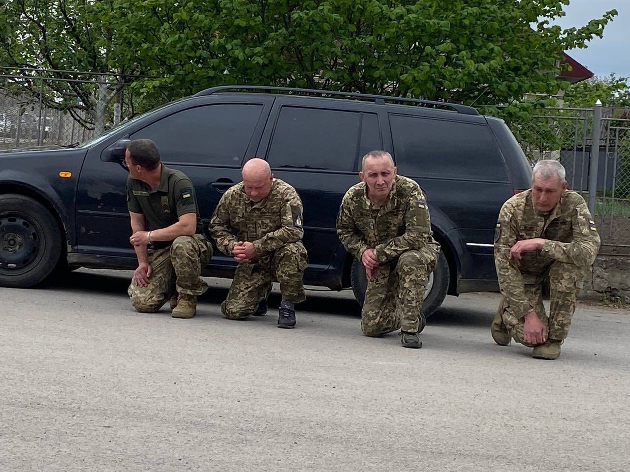 Городенківська громада на колінах зустріла полеглого Героя Миколу Чупруна 5