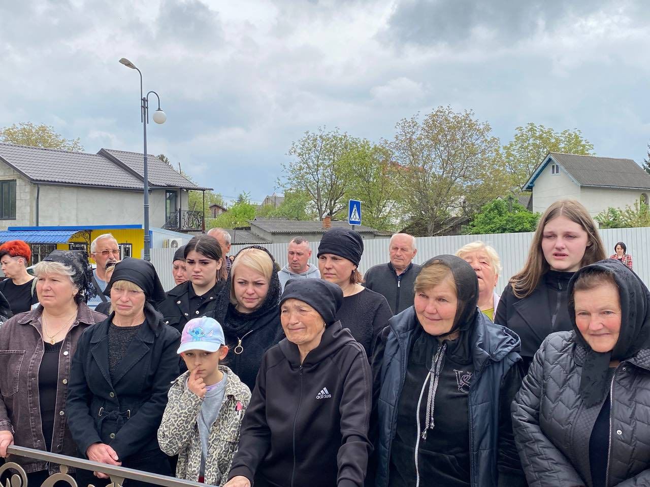 Городенківська громада на колінах зустріла полеглого Героя Миколу Чупруна 13