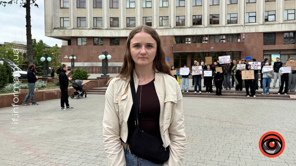 Організаторка акції — представниця всеукраїнської громадської організації «Тризуб» імені Степана Бандери Діана Лаврик. Фото: Інформатор Івано-Франківськ