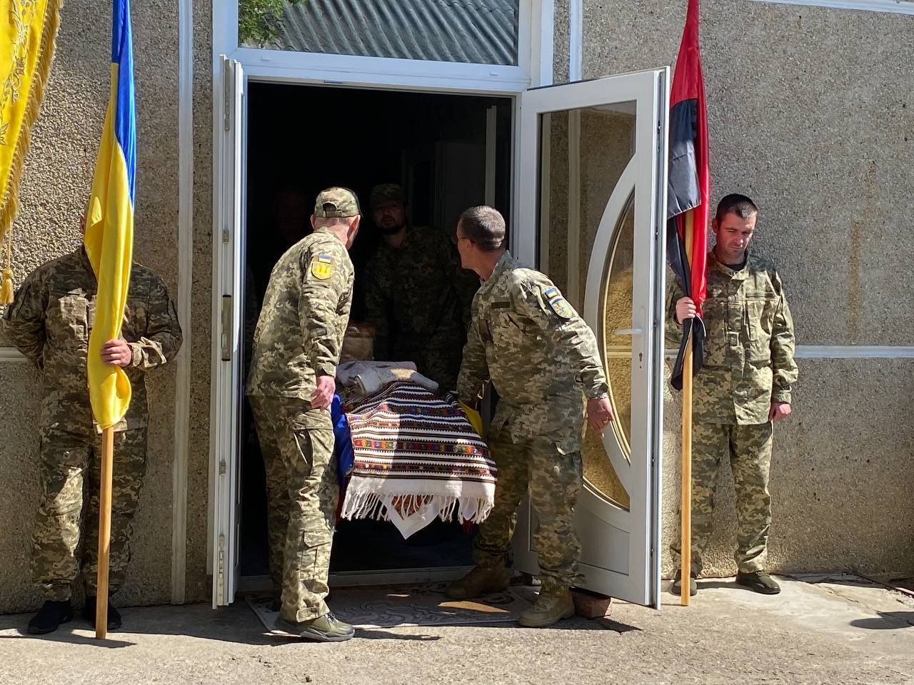 На Коломийщині попрощались з ветераном Миколою Чупруном 4