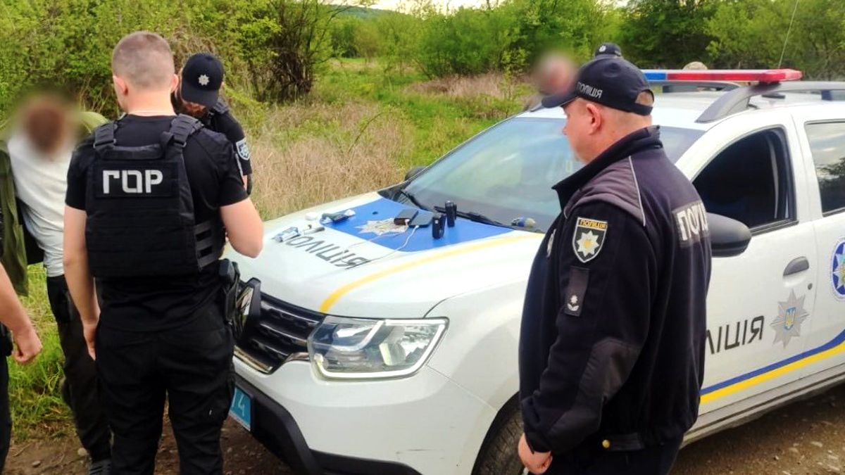 Граната в кишені та вдома: на Коломийщині вилучили боєприпаси у двох чоловіків 1