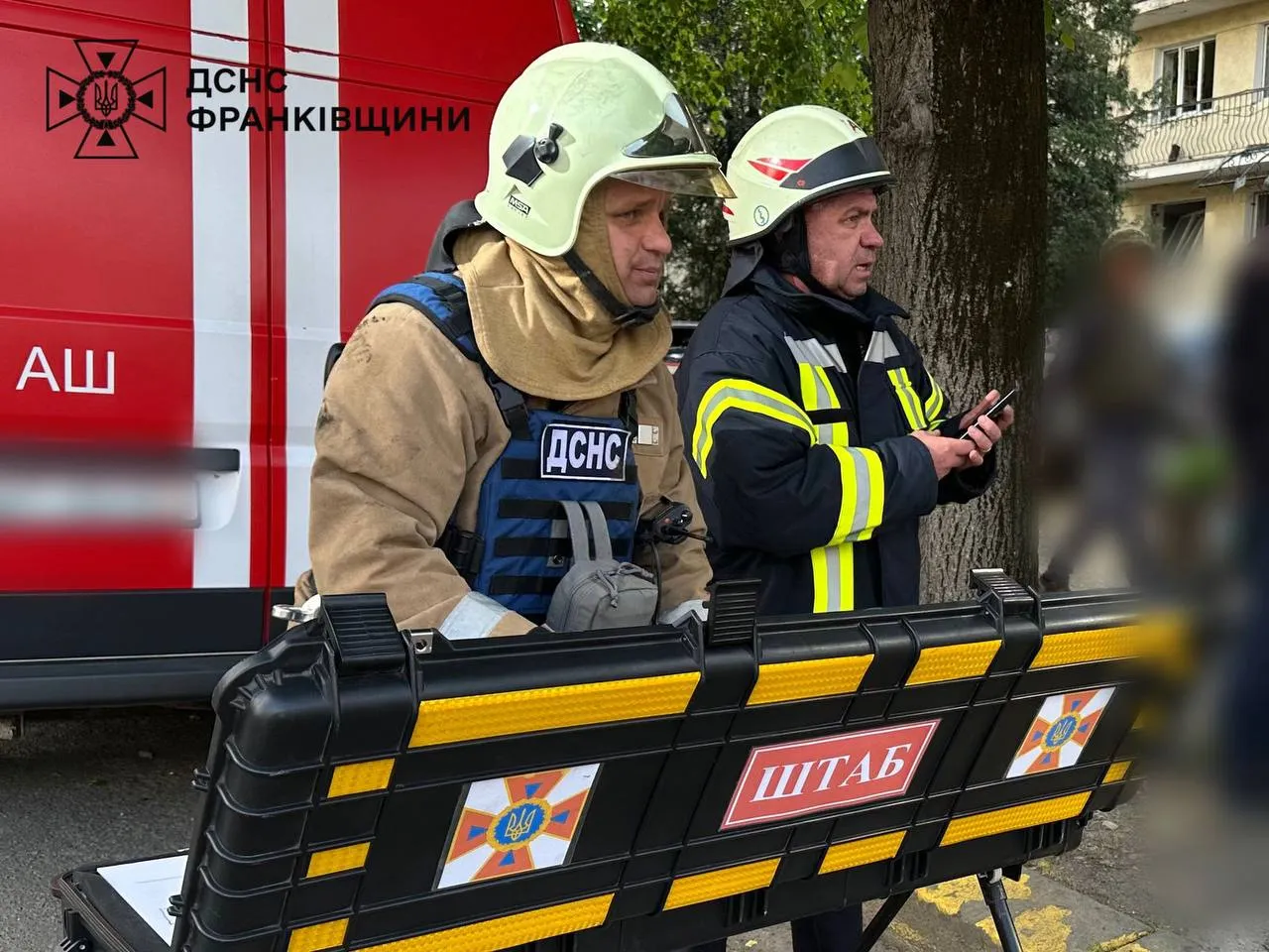 Наслідки ворожої атаки: у Франківську горіла багатоповерхівка, а на Надвірнянщині пошкоджені будинки 2