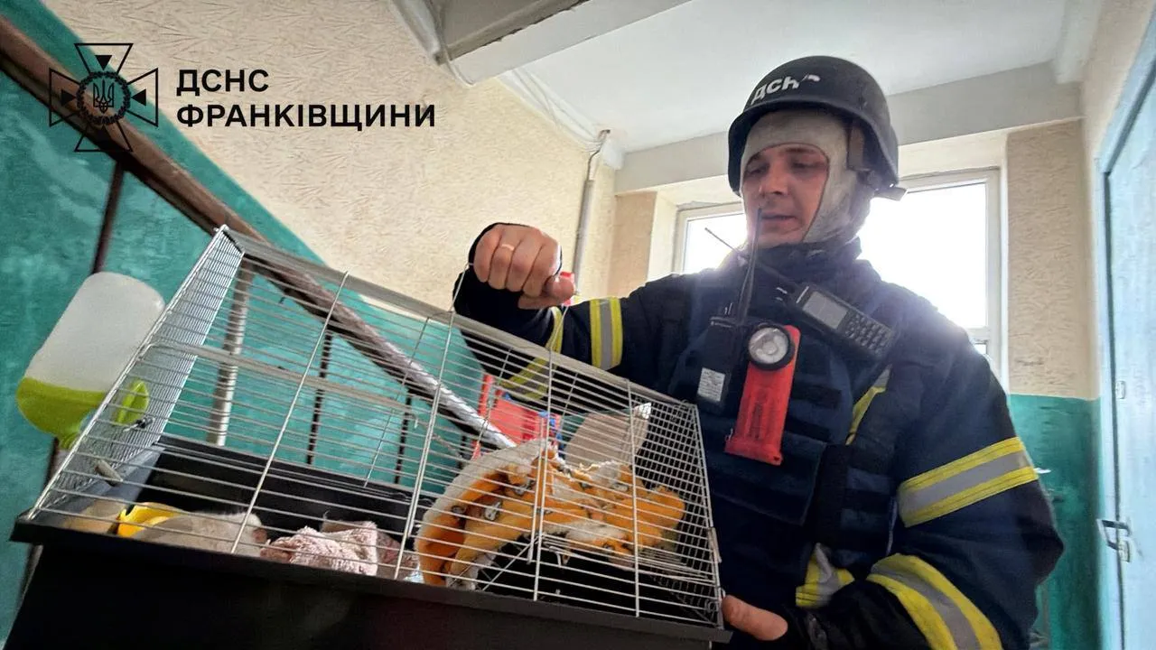Наслідки ворожої атаки: у Франківську горіла багатоповерхівка, а на Надвірнянщині пошкоджені будинки 7