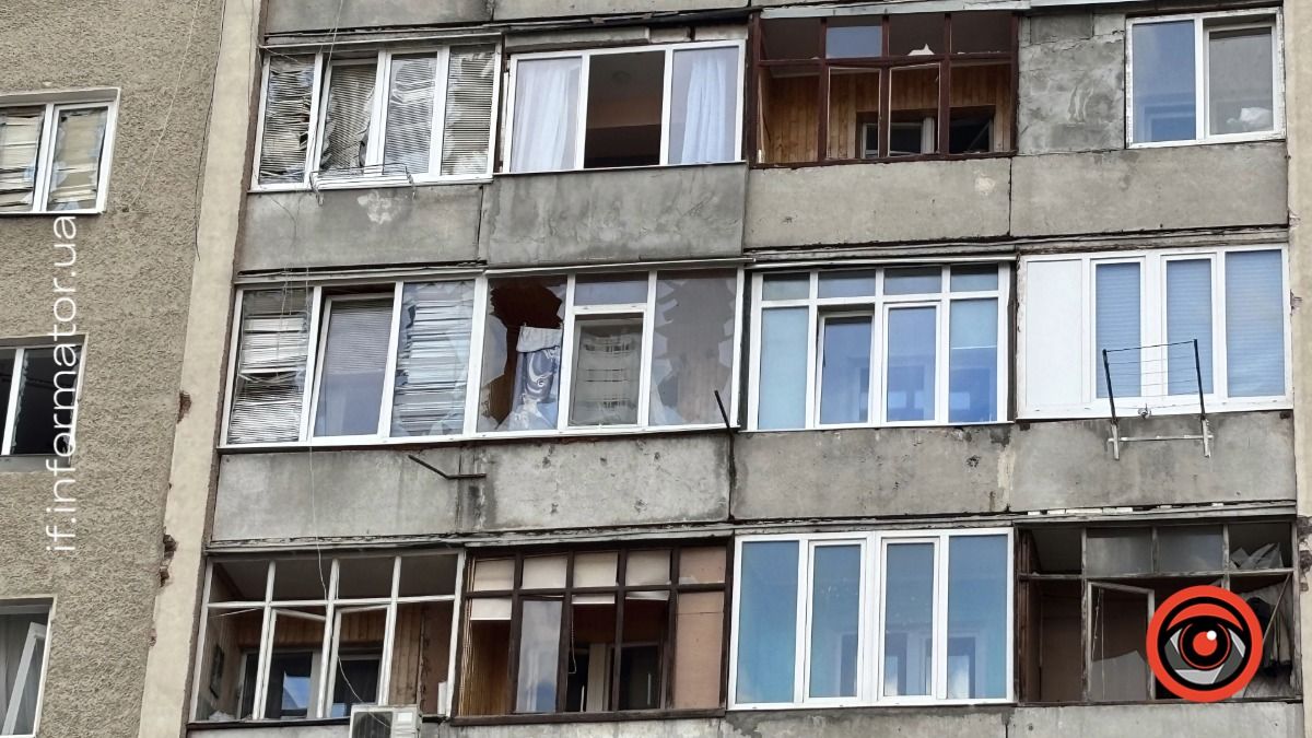 Розбиті вікна та потрощені авто: як Франківськ оговтується після ворожої атаки 3