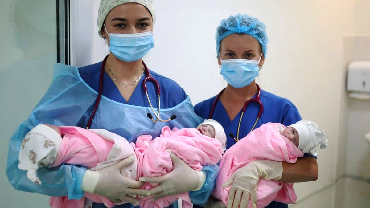 Родина з Прикарпаття стала батьками природної трійні 2