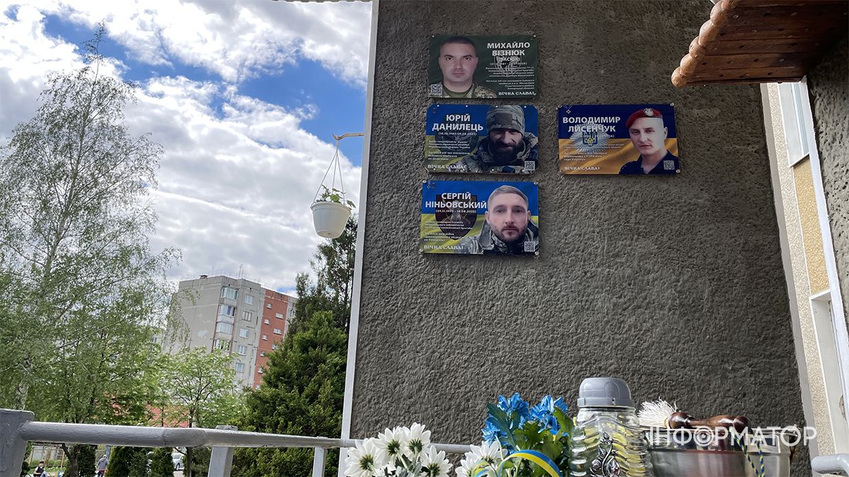 На фасаді ліцею №6 у Коломиї відкрили пам’ятну дошку Михайлу Візнюку 11