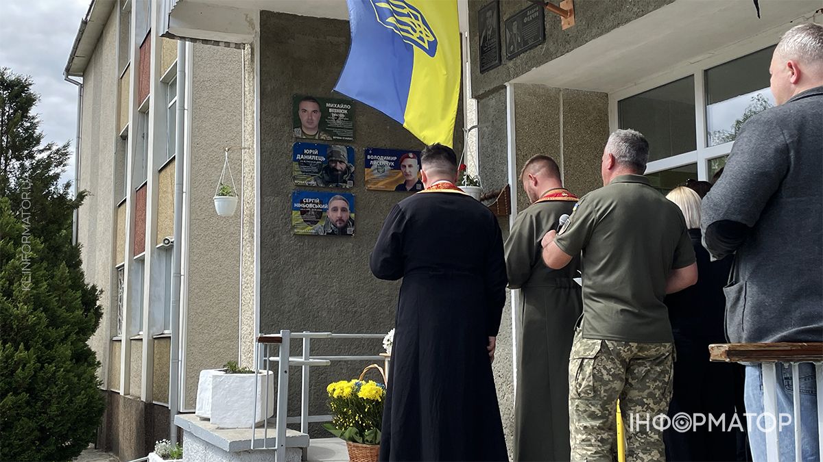 На фасаді ліцею №6 у Коломиї відкрили пам’ятну дошку Михайлу Візнюку 9