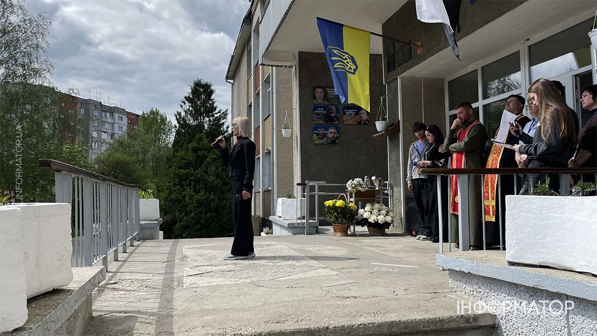 На фасаді ліцею №6 у Коломиї відкрили пам’ятну дошку Михайлу Візнюку 5