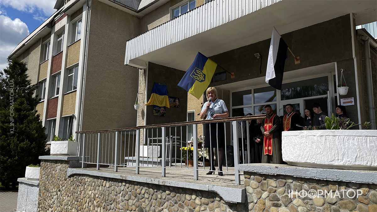 На фасаді ліцею №6 у Коломиї відкрили пам’ятну дошку Михайлу Візнюку 4