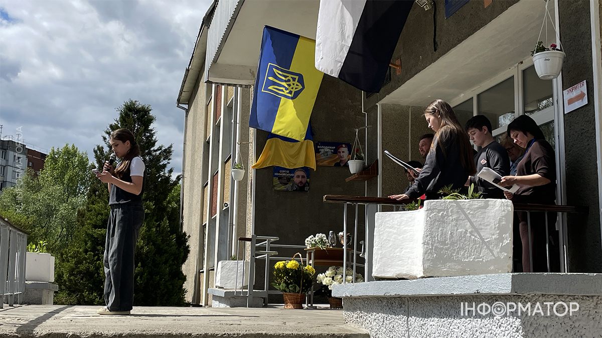 На фасаді ліцею №6 у Коломиї відкрили пам’ятну дошку Михайлу Візнюку 3