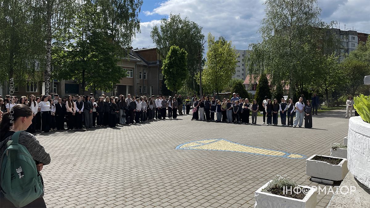 На фасаді ліцею №6 у Коломиї відкрили пам’ятну дошку Михайлу Візнюку 2