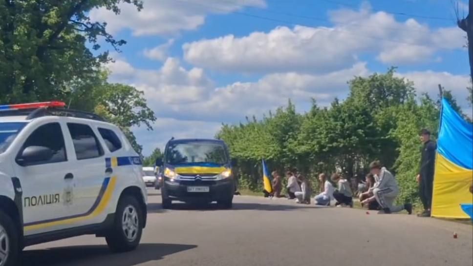 До Турки на вічний спочинок повернувся захисник Андрій Голоднюк 1