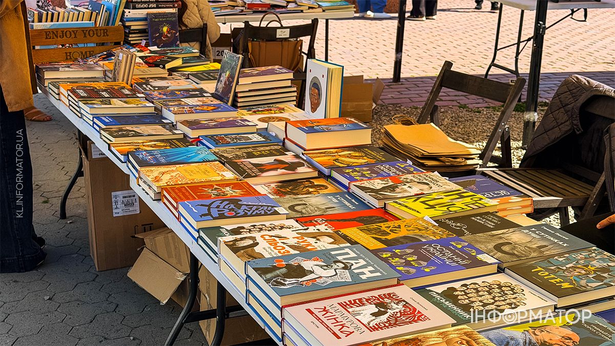 Фестиваль-ярмарок книги «Коломийський манускрипт» вже діє у центрі міста 8