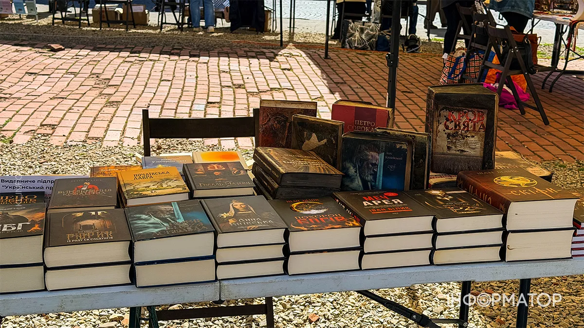 Фестиваль-ярмарок книги «Коломийський манускрипт» вже діє у центрі міста 6
