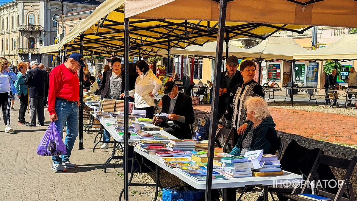 Фестиваль-ярмарок книги «Коломийський манускрипт» вже діє у центрі міста 2