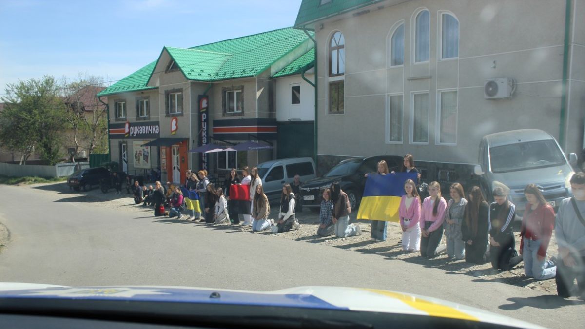На вічний спочинок на Надвірнянщину повернувся воїн Василь Тащук 4