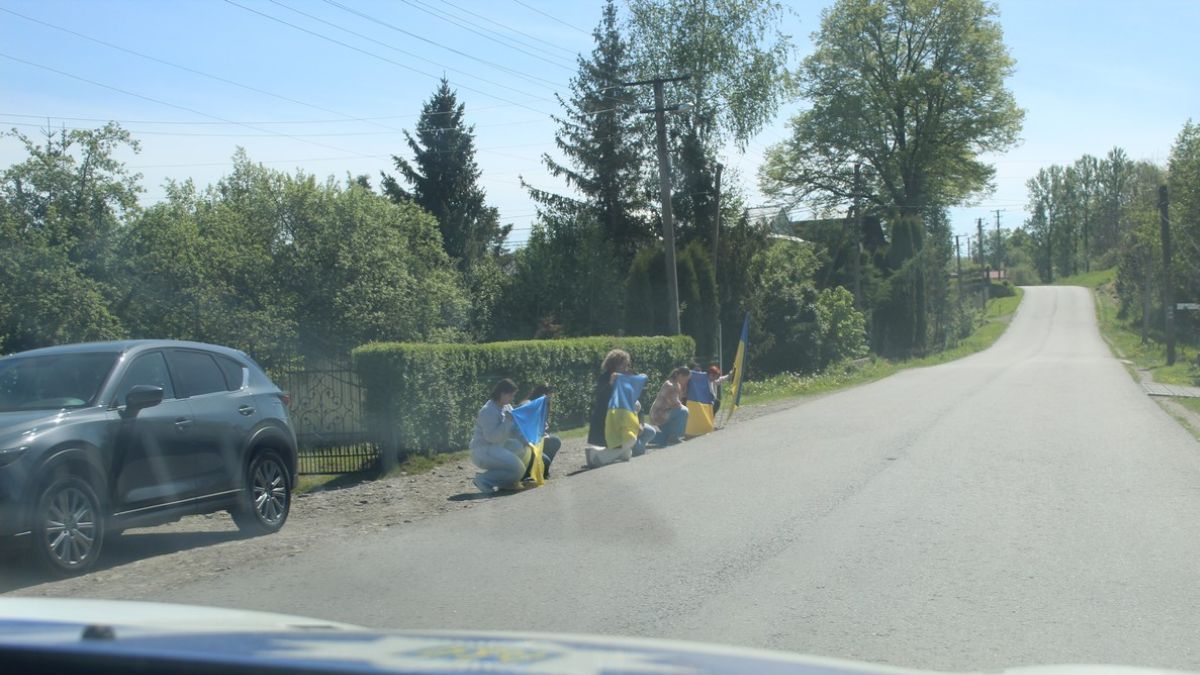 На вічний спочинок на Надвірнянщину повернувся воїн Василь Тащук 3