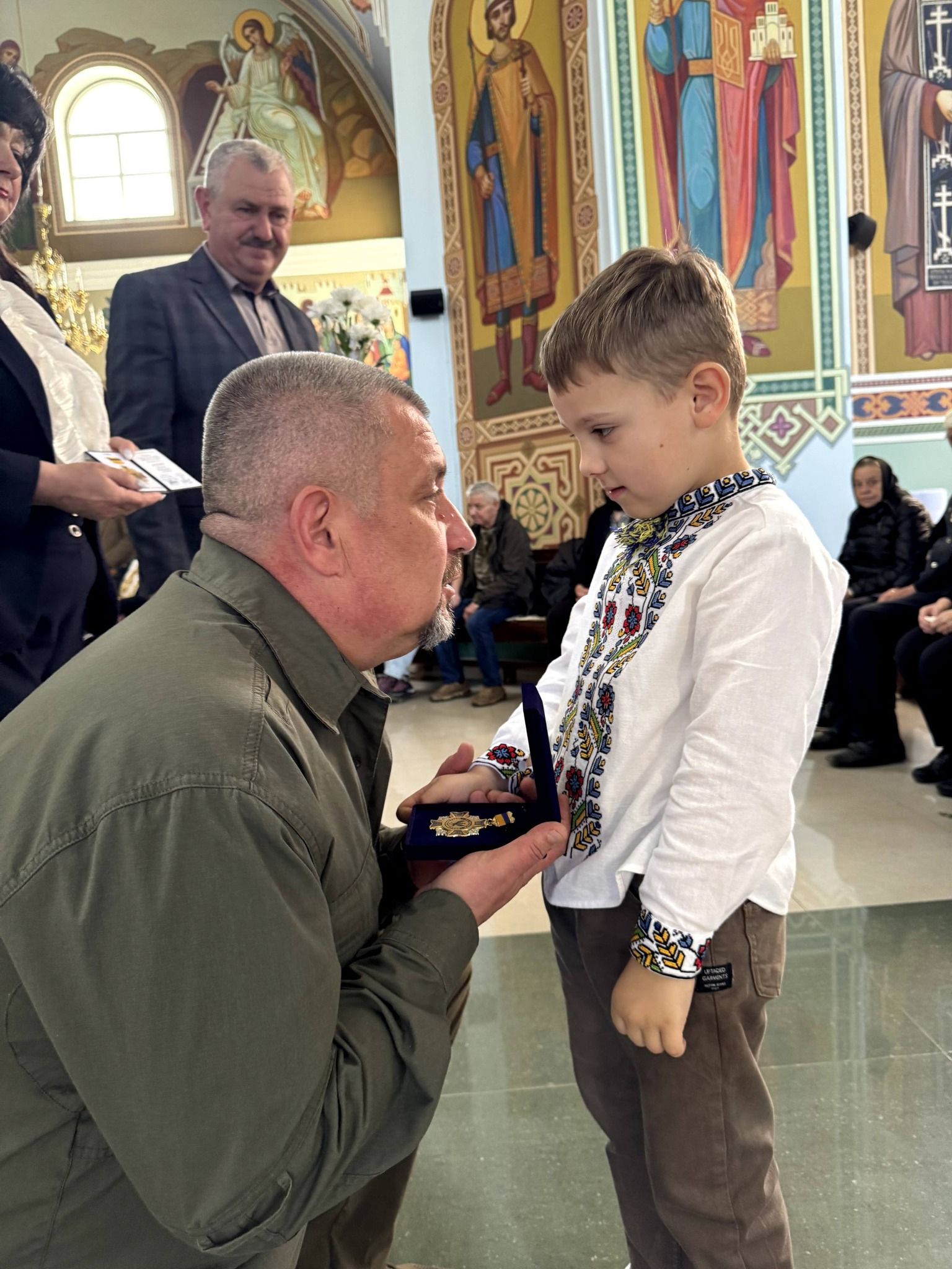 У Косові посмертно нагородили захисників відзнаками "За заслуги перед Прикарпаттям" 4