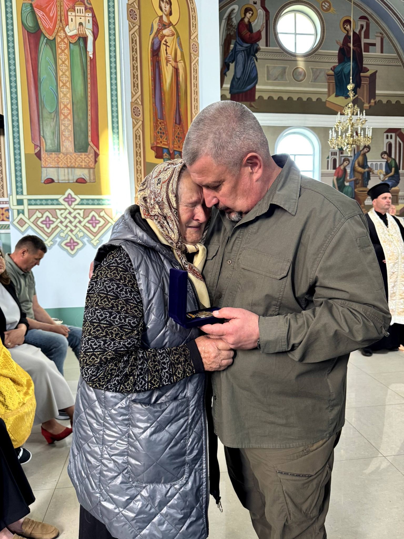 У Косові посмертно нагородили захисників відзнаками "За заслуги перед Прикарпаттям" 9
