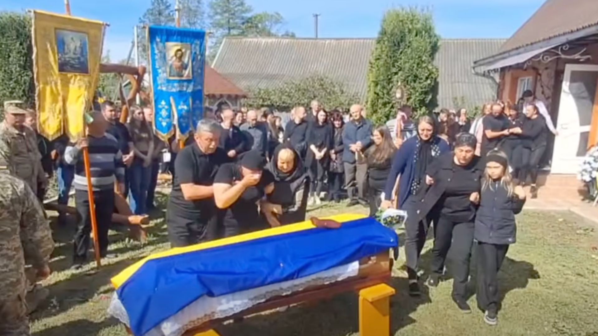 У Пʼядицькій громаді попрощались із полеглим Героєм Андрієм Голоднюком 3
