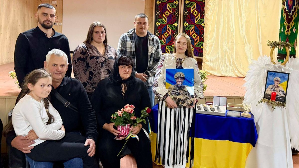 Меморіальну дошку воїну Миколі Зеленчуку відкрили на Верховинщині 2