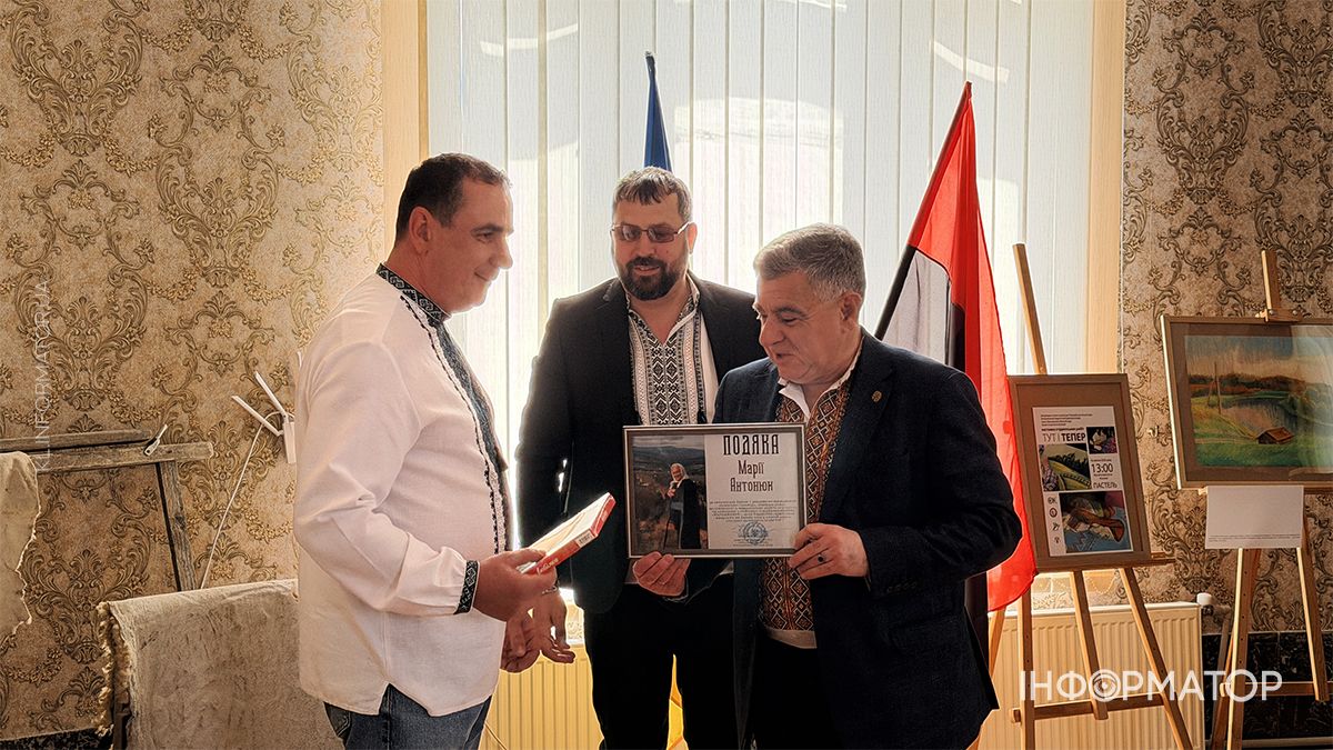 Виставка виробів кушніра Михайла Вінтонюка відкрилася у Музеї історії міста Коломиї 9