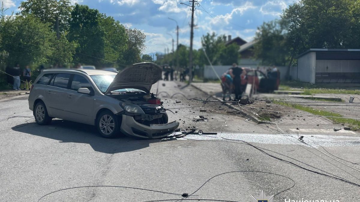Дві автівки зіткнулися на перехресті у Надвірній 1
