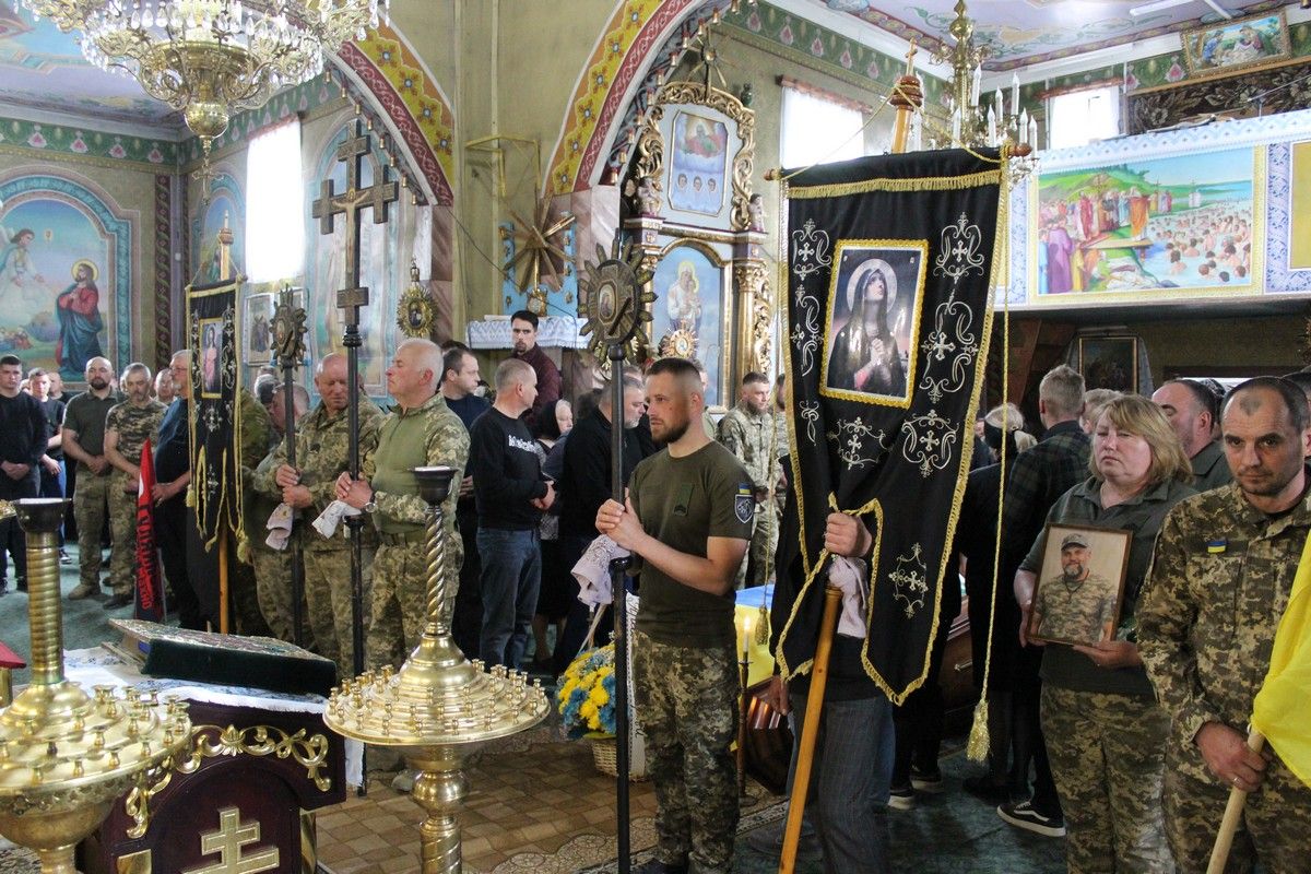 В Делятинській громаді відбулося прощання із захисником Василем Тащуком 9