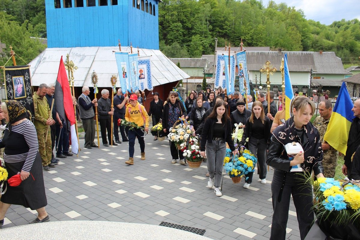 В Делятинській громаді відбулося прощання із захисником Василем Тащуком 8