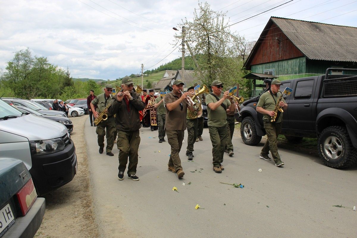 В Делятинській громаді відбулося прощання із захисником Василем Тащуком 5