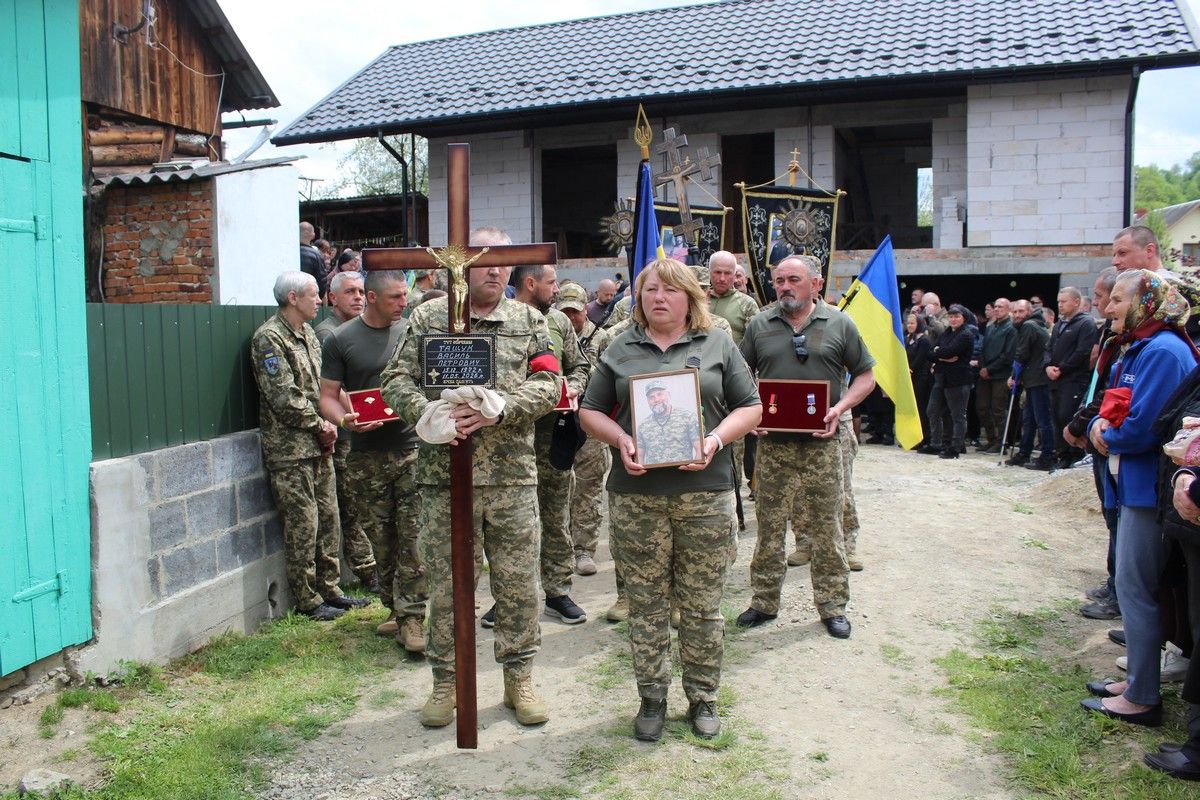 В Делятинській громаді відбулося прощання із захисником Василем Тащуком 4