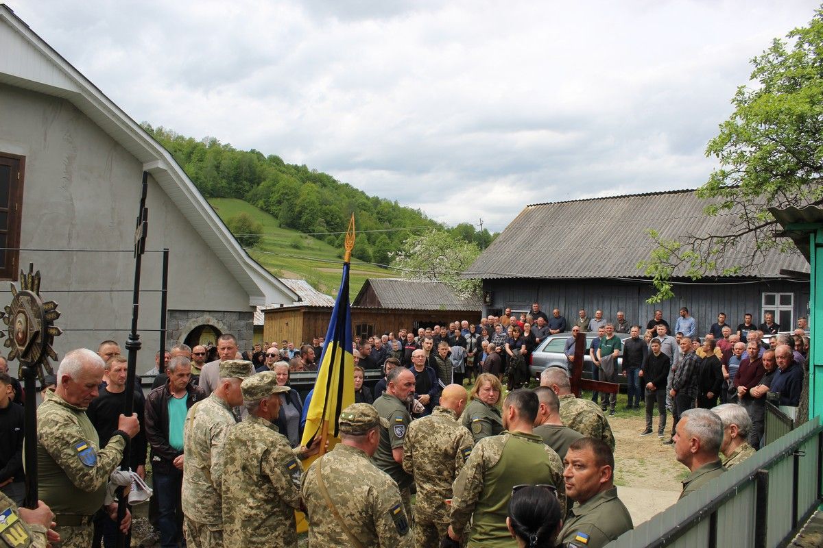 В Делятинській громаді відбулося прощання із захисником Василем Тащуком 2