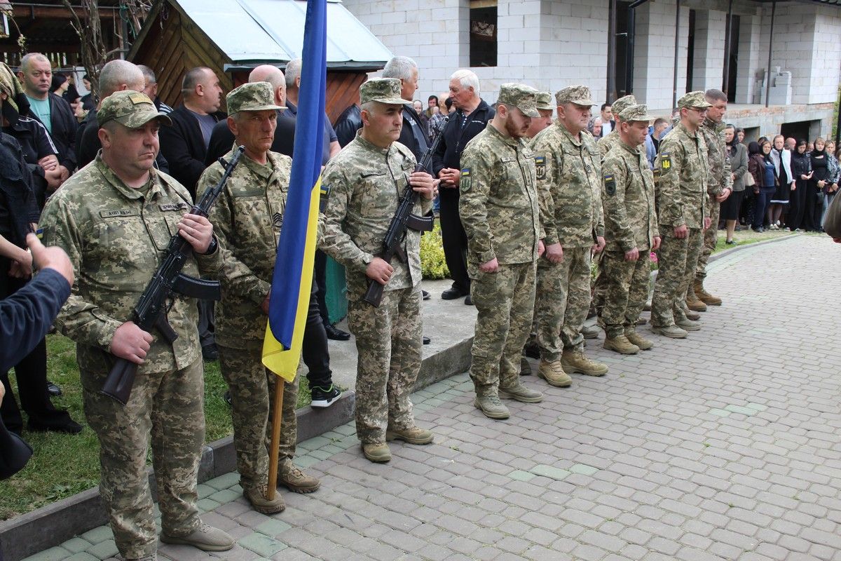 В Делятинській громаді відбулося прощання із захисником Василем Тащуком 3