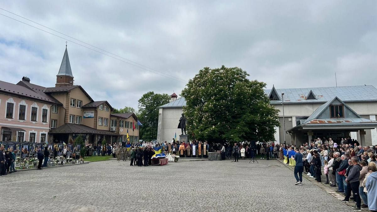 Полеглий захисник Ігор Павелкевич повернувся до рідної Отинії 5