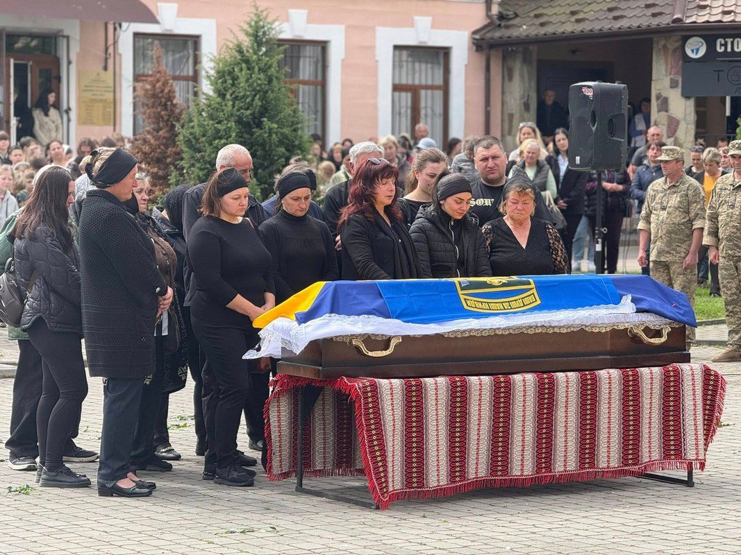 Полеглий захисник Ігор Павелкевич повернувся до рідної Отинії 3