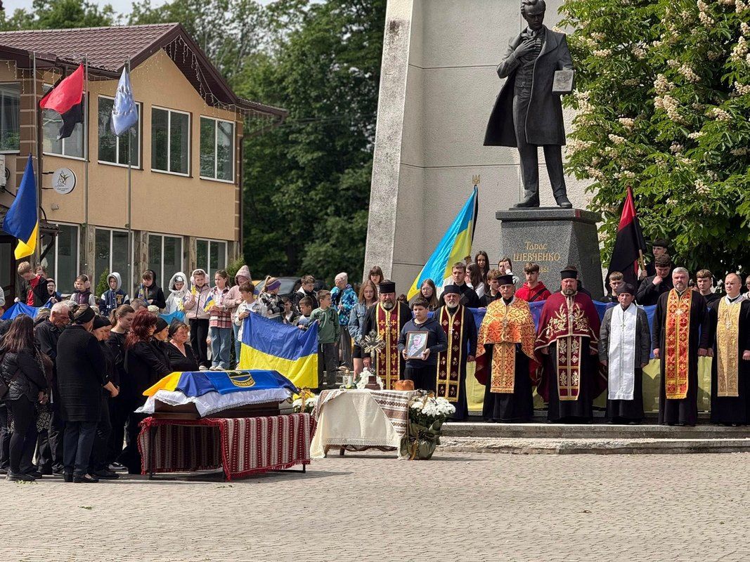 Полеглий захисник Ігор Павелкевич повернувся до рідної Отинії 2
