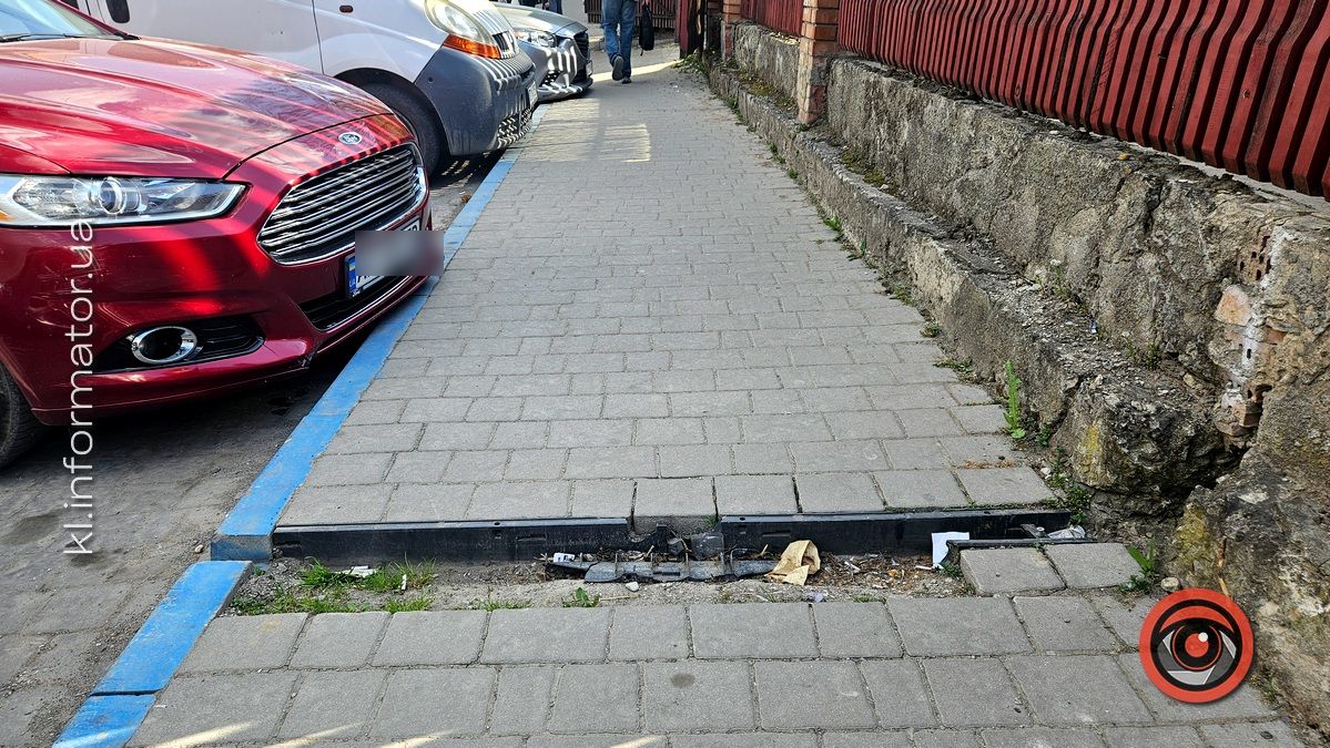 Вистачило ненадовго: яка якість брукування на вул. Шухевича в Коломиї 1