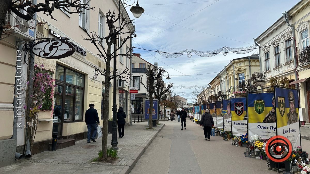 Літній чи багатолітній: чому після 13-ти років розібрали павільйон кафе "Джем" на стометрівці в Коломиї 4