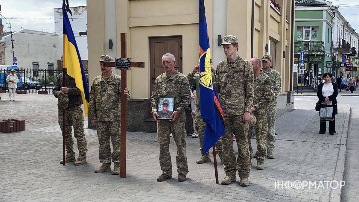 У Коломиї "на щиті" зустріли полеглого захисника Андрія Завальнюка 8